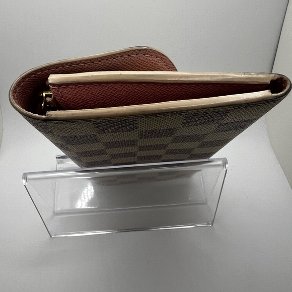 GUC Louis Vuitton Damier Azur Sarah Wallet - Picture 4 of 7